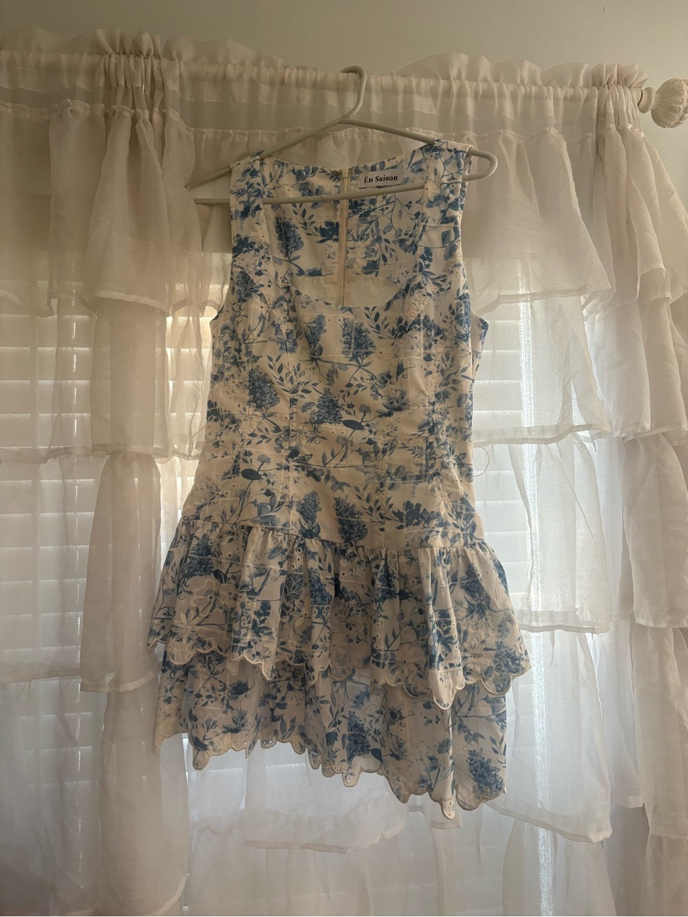 En Saison White and Blue Floral Tiered Lace Dress